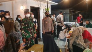 foto-polres-bungo-vaksinasi Malam Minggu, TNI - POLRI Gelar Razia Vaksin Sasar Cafe-Cafe di Muara Bungo