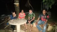 foto-satgas-tmmd-dan-warga Sukardini Sebut, Selama Satgas TMMD Disini Sangat Sopan dan Serasa Bukan Orang Baru