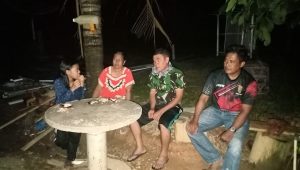 foto-satgas-tmmd-dan-warga Sukardini Sebut, Selama Satgas TMMD Disini Sangat Sopan dan Serasa Bukan Orang Baru