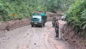 foto-satgas-tmmd112 Demi Rakyat Satgas TMMD Ke-112 Kodim 0416/BUTE Rela Main Lumpur dan Debu