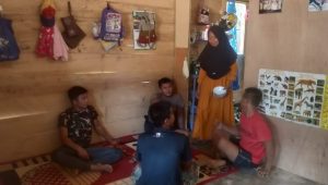 foto-satgas-tmmd112-bersama-warga Setiap Hari Kebersamaan Satgas TMMD dan Warga Semakin Akrab