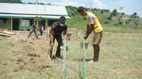 foto-satgss-tmmd Bahu Membahu, Satgas TMMD Dibantu Pemuda Buat Lapangan Volly