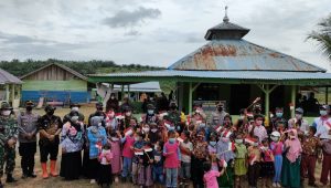 foto-warga-dukung-program-tmmd Program TMMD Bentuk Pamrih TNI Kepada Rakyat