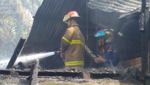 Rumah Milik Suratman Warga Purwobakti Terbakar Usai Shalat Jumat