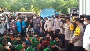 foto-aliansi-mahasiswa-datangi-dprd Aliansi Mahasiswa Datangi DPRD Provinsi Jambi