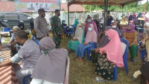 Babinsa dan Bhabinkamtibmas Kawal dan Sukseskan Vaksinasi Covid-19 di Wilayah Binaan