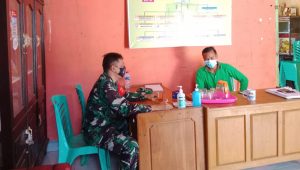 foto-babinsa-komsos Babinsa Koramil 416-02/Tanah Tumbuh Laksanakan Komsos Dengan Perangkat Desa