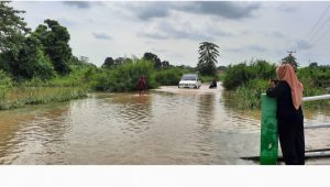 foto-banjir Banjir Menggenangi Pemukiman Warga Kota Jambi Mulai Surut