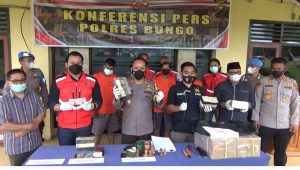 foto-kapolres-bungo Pelaku Pencuri Buku Nikah di Kemenag Bungo Akui Sudah Melakukan Aksinya di 7 Tempat