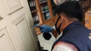 foto-polisi-olah-tkp-kantor-kemenag 1.500 Buku Nikah di Kemenag Bungo Digondol Pencuri, Polisi Temukan Barang Bukti