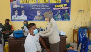 Tim Vaksin Moblie Kodim 0416/Bute Sasar Hingga ke Pelosok Desa
