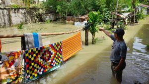 foto-warga-kebanjiran Warga Takut Terserang DBD