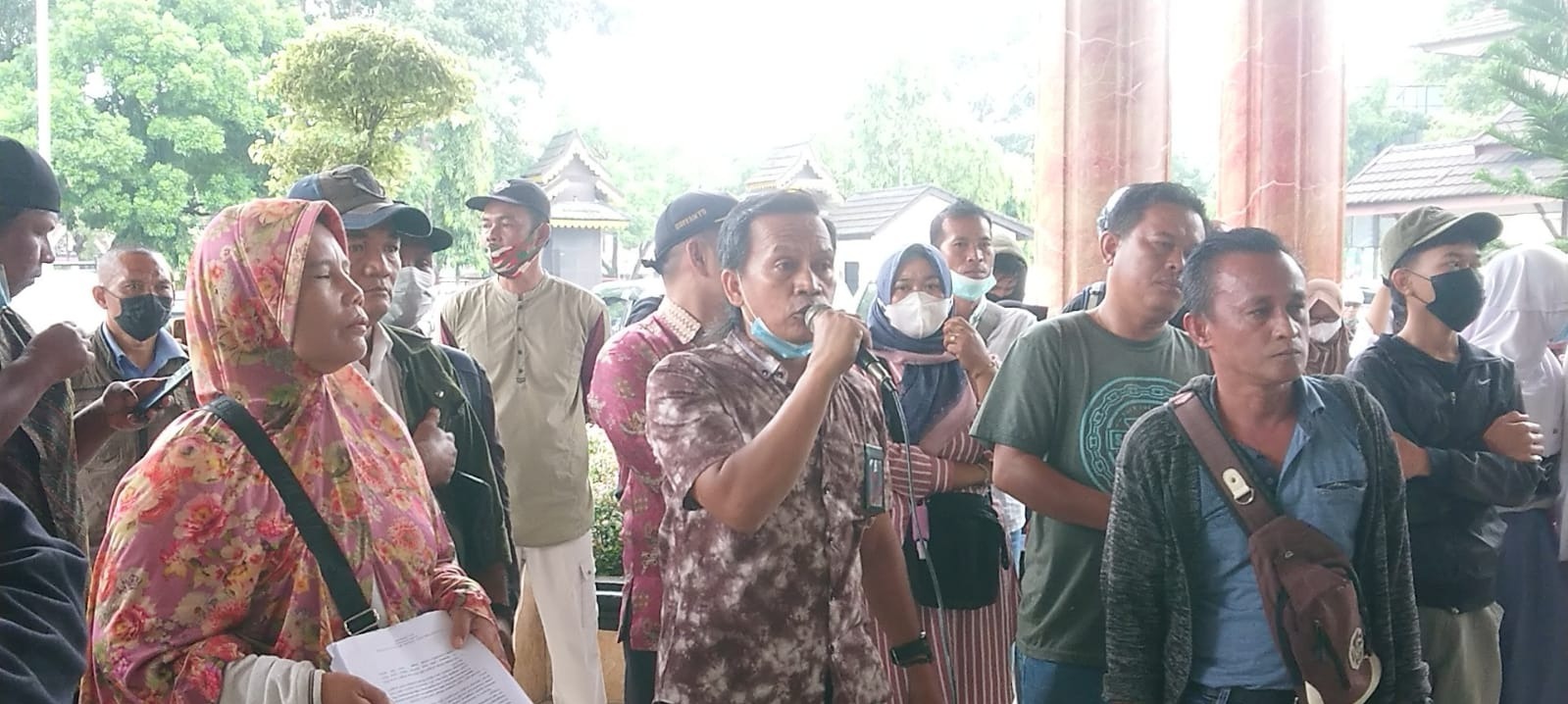 Sejumlah Aktivis Gelar Aksi di Dinas Pendidikan Provinsi Jambi