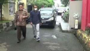 foto-oknum-dosen-baju-lengan-panjang Oknum Dosen Unsri Pelaku Pelecehan Seksual Ditetapkan Sebagai Tersangka