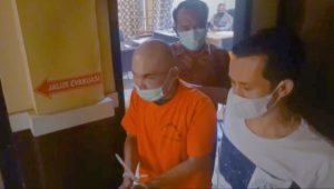 foto-pelaku-baju-merah Polres Bungo Tangkap Pelaku Pencabulan Anak di Masjid