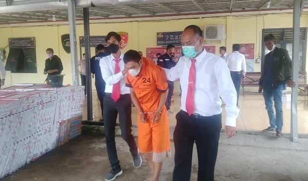 foto pelaku baju orange 1