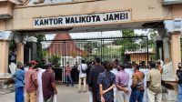 foto-pendemo Pendemo Desak Pemkot Segera Lakukan Eksekusi Ruko