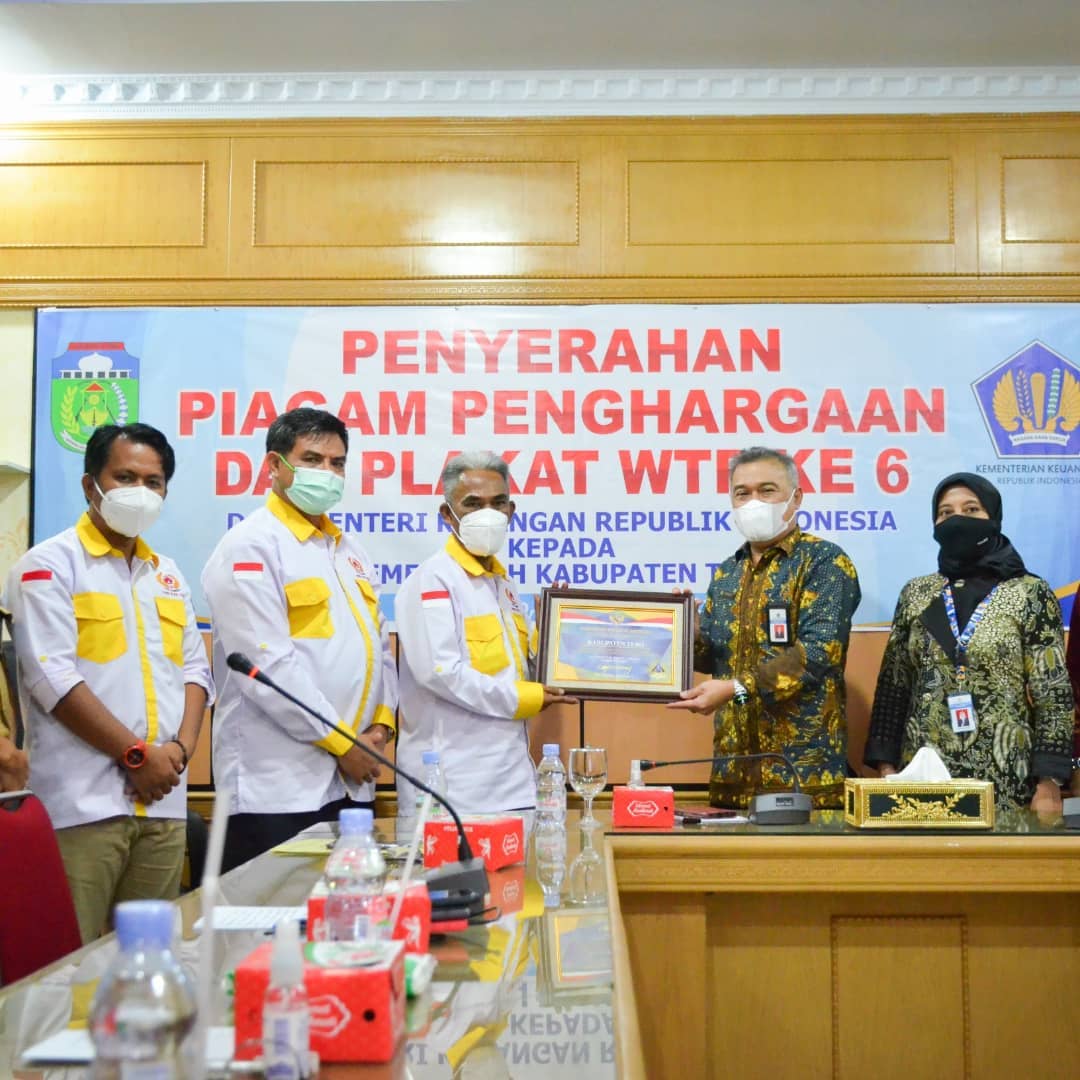 Wabup Syahlan Terima Piagam dan Plakat WTP