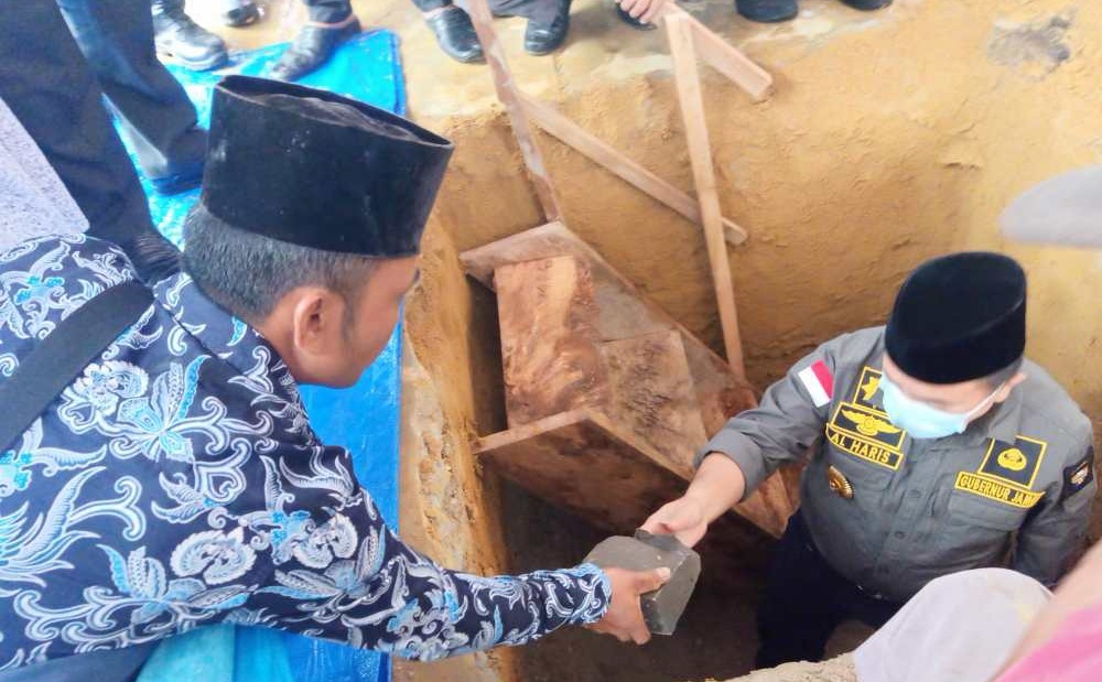 Gubernur Jambi Bersama Bupati Bungo Melakukan Peletakan Batu Pertama Pembangunan Masjid Jami Nurul Jannah