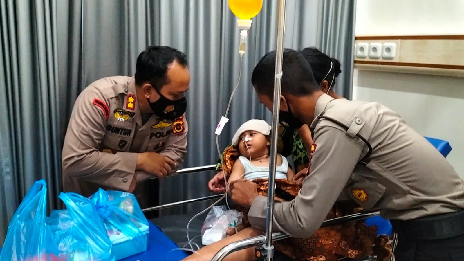 foto-kapolres-bungo Bripda Seri Santoso Sang Polisi Rimba Respon Cepat Kepada Warga SAD Terdampak Penyakit ISPA