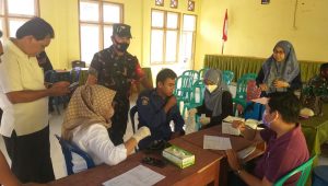 SAVE_20220225_130502 Awasi Prokes, Danramil 416-01/Rantau Pandan Lakukan Pendampingan Vaksinasi Booster