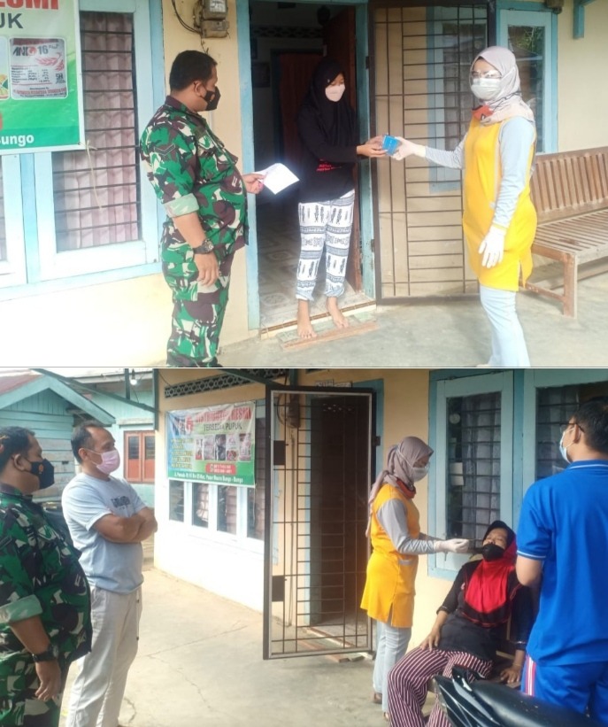 Peduli Sesama, Serda Mulyadi Babinsa Koramil 06/Muara Bungo Serahkan Paket Obat Kepada Warga Binaan Sedang Isoman