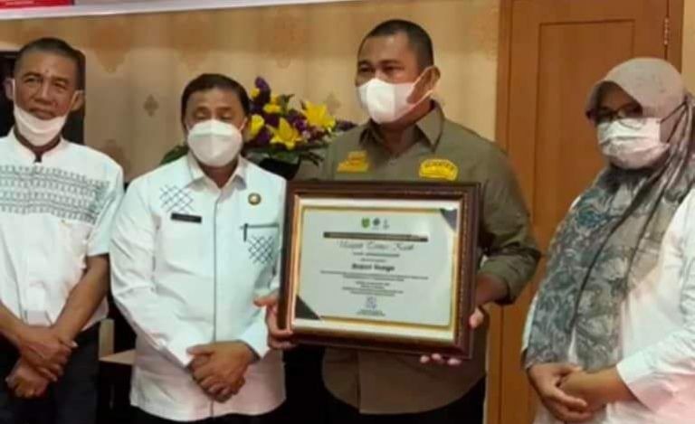 Bupati Bungo H.Mashuri Raih Penghargaan Kemnaker RI