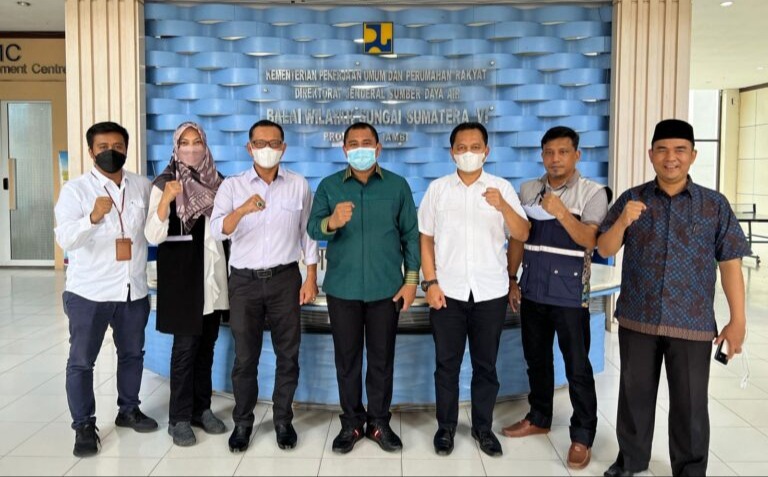 foto bupati bungo hamas