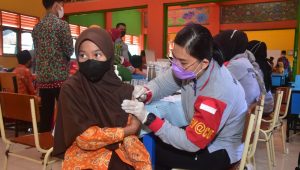 foto-giat-vaksinasi-polda-jambi Ratusan anak SD Karya Mandiri Jambi Timur ikuti Vaksinasi Covid-19
