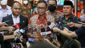 foto-mahfud-md-1111 Mahfud Imbau Masyarakat Tidak Bayar Utang Pinjol Ilegal