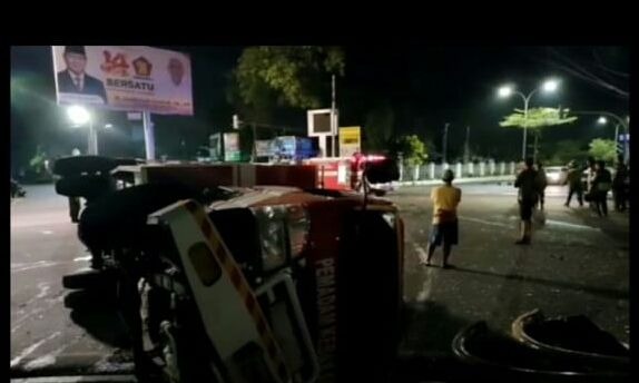 Ini Kronologis Kecelakaan Mobil Damkar di Simpang BI