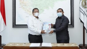 foto-bupati-bungo Bupati H. Mashuri Serahkan Laporan Keuangan Pemkab Bungo Kepada BPK RI Provinsi Jambi