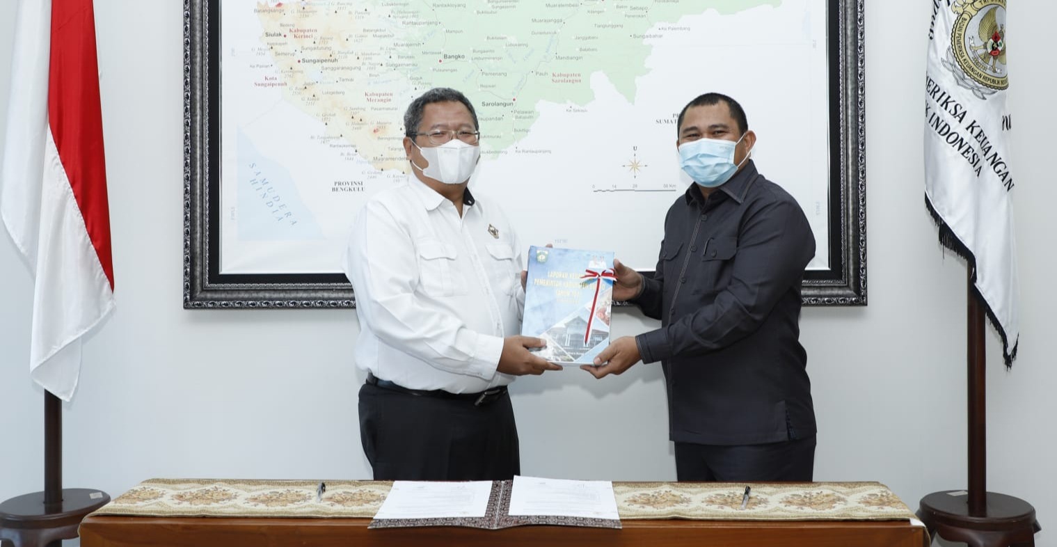 Bupati H. Mashuri Serahkan Laporan Keuangan Pemkab Bungo Kepada BPK RI Provinsi Jambi