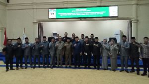 foto bupati sarolangun di dprd