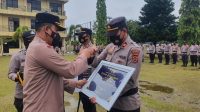 foto-kapolres-bungo Dorong Personil Tingkatkan Prestasi, Kapolres Bungo Beri Penghargaan