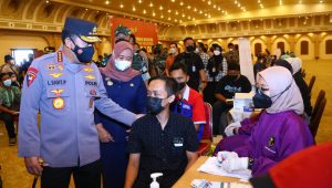 foto-kapolri-1111 Jelang Ramadan, Kapolri Kejar Target Akselerasi Vaksinasi Booster