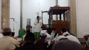 foto-sholat-subuh-berjamaah Sekdis Perpustakaan Mewakili Bupati Bungo Sholat Subuh Berjama'ah di Masjid Al-Mukmin