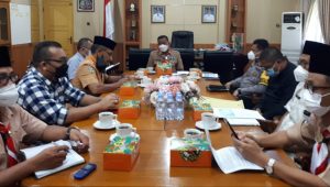 foto-wabup-rapat Kabupaten Bungo Level III, Wabup Gelar Rapat Situasi Kasus Covid-19