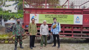Babinsa Koramil 416-06/Muara Bungo Bersinergi Kawal Pendistribusian Operasi Pasar Gas LPG 3 Kg
