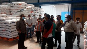 foto-bupati-bungo-sidak Memasuki Bulan Ramadhan Bupati Bungo H.Mashuri Sidak ke Gudang Sembako