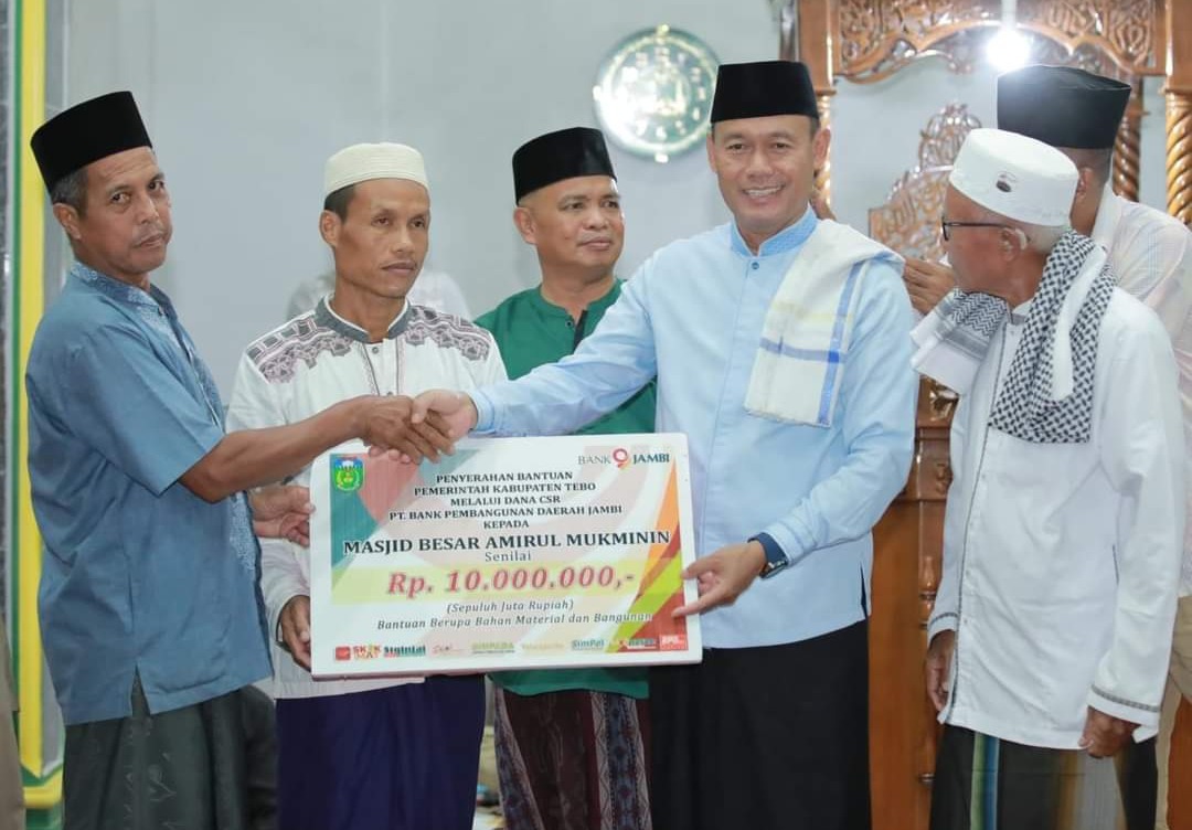 Bupati Tebo H.Sukandar Pimpin Safari Ramadhan Melaksanakan Peringatan Nuzul Qur'an Di Masjid Amirul Mukminin Sumay