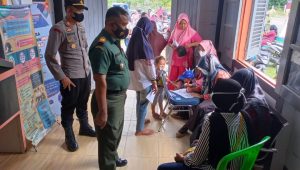 foto-danramil Danramil 416-05/Muara Tebo Bersama Kapolsek Tebo Tengah Turun Langsung Pantau Penyaluran Bantuan Pangan Non Tunai Tahap 1