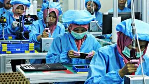 foto-pekerja Tidak Boleh Dicicil, Perusahaan Wajib Bayar Penuh THR Tahun Ini, Paling Lambat H-7