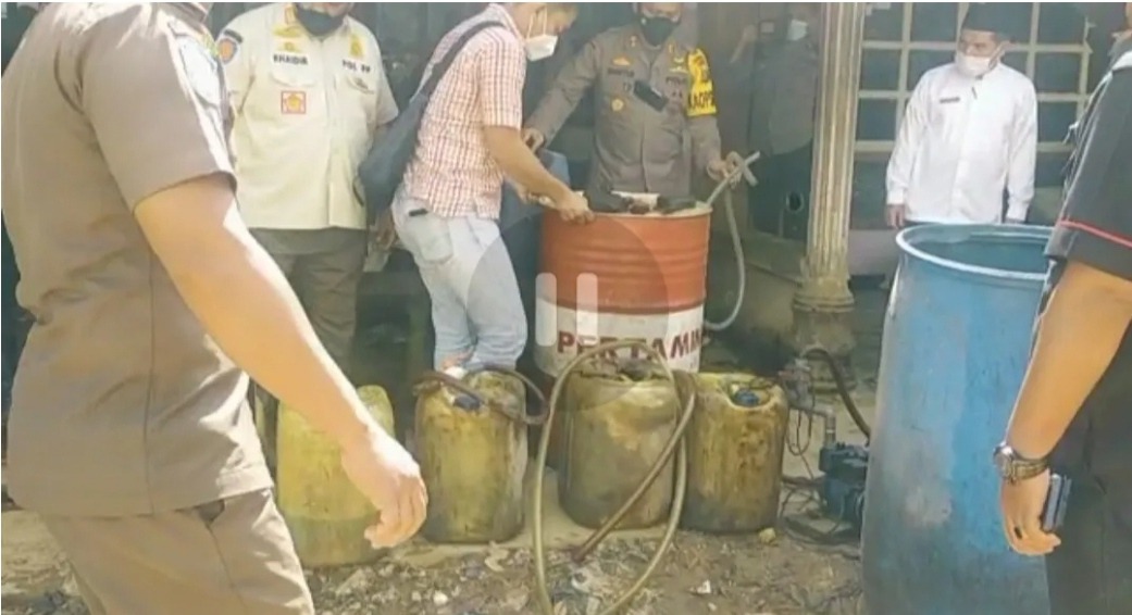 Tim Satgas BBM Kabupaten Bungo Sidak Ke Sejumlah SPBU Temukan Gudang Penimbunan BBM