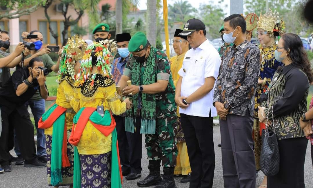foto bupati tebo