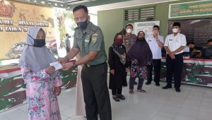 foto-kodim0416 Kodim 0416/Bute Salurkan 6000 BLT Minyak Goreng untuk Masyarakat Tebo