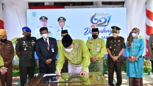 foto-walikota-jambi-fasha Momentum HUT Kota Jambi ke-76, Fasha Resmikan 12 Infrastruktur Perkotaan