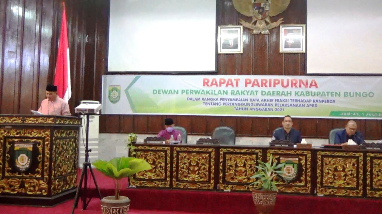 Bupati & Wabup Bungo Dengarkan Penyampaian Kata Akhir Fraksi DPRD