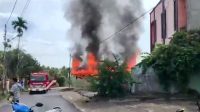 IMG_20220725_170419 VIDEO: Diduga Mengalami Ganguan Jiwa Seorang Anak Membakar Rumah Orang Tuanya