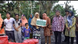 foto-ketua-tppkk-tebo Ketua TP PKK Kabupaten Tebo Hj. Armayanti Aspan Serahkan Bantuan Korban Kebakaran
